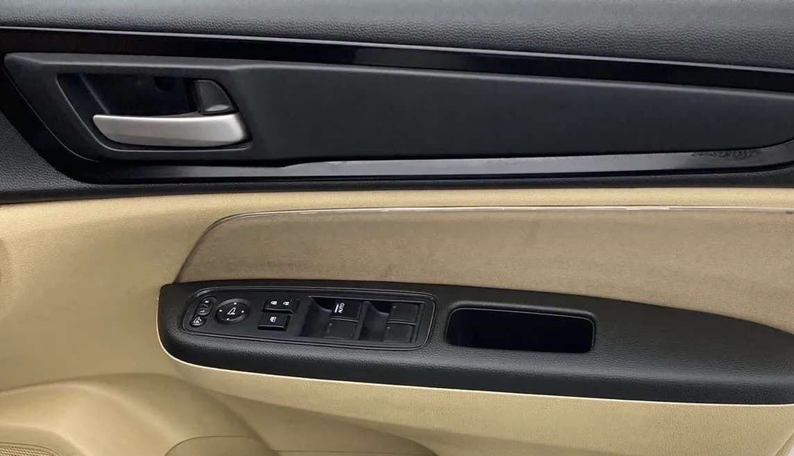 2019 Honda Amaze 1.2L I-VTEC VX, Petrol, Manual, 70,021 km, Driver Side Door Panels Control