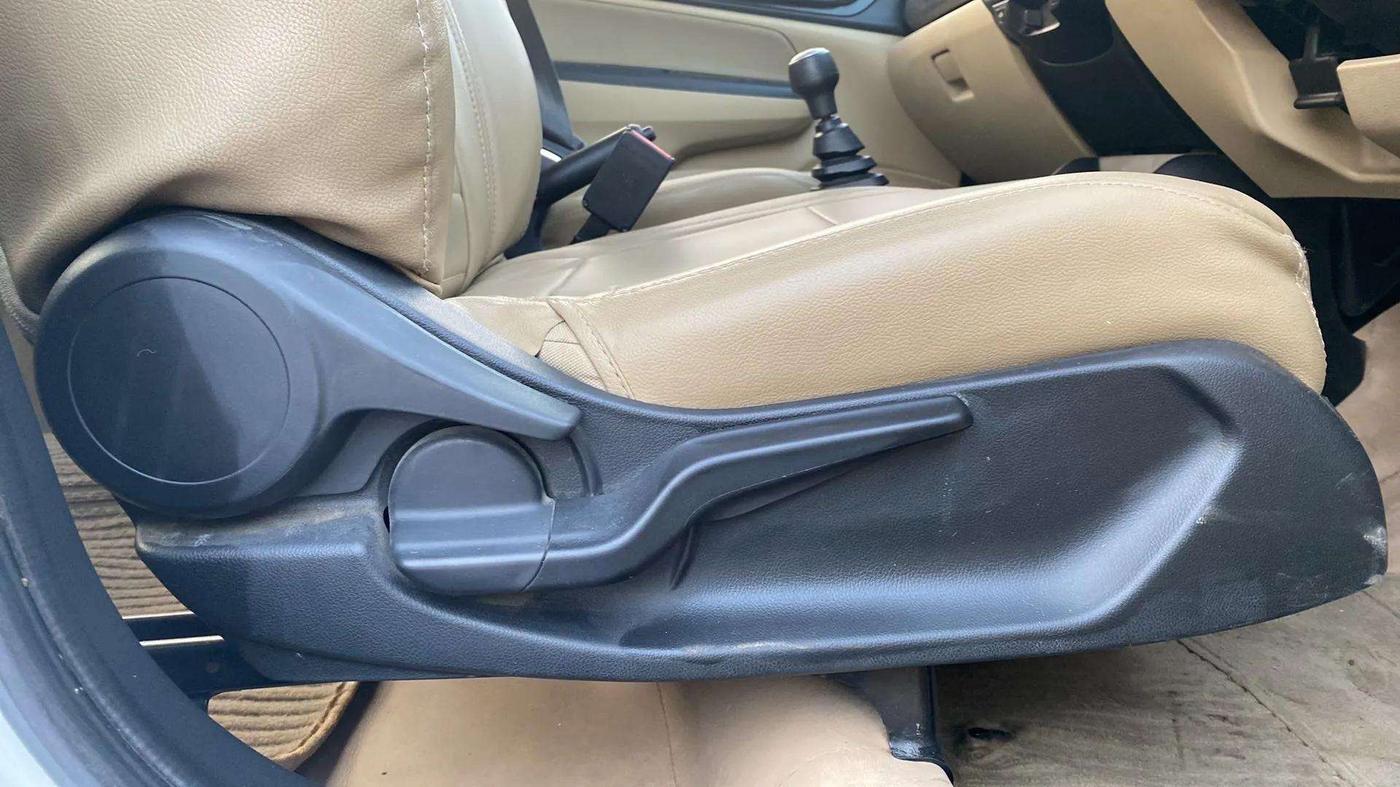 2019 Honda Amaze 1.2L I-VTEC S, Petrol, Manual, 63,595 km, Driver Side Adjustment Panel