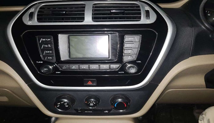 2017 Mahindra TUV300 T8 AMT, Diesel, Automatic, 78,450 km, Infotainment system - Display has spot on screen