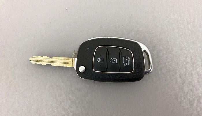 2020 Hyundai VENUE S 1.2, Petrol, Manual, 46,462 km, Key Close Up