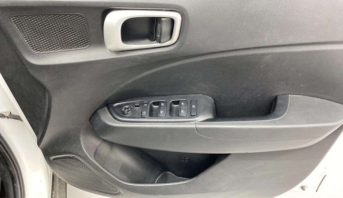 2020 Hyundai VENUE S 1.2, Petrol, Manual, 46,462 km, Driver Side Door Panels Control