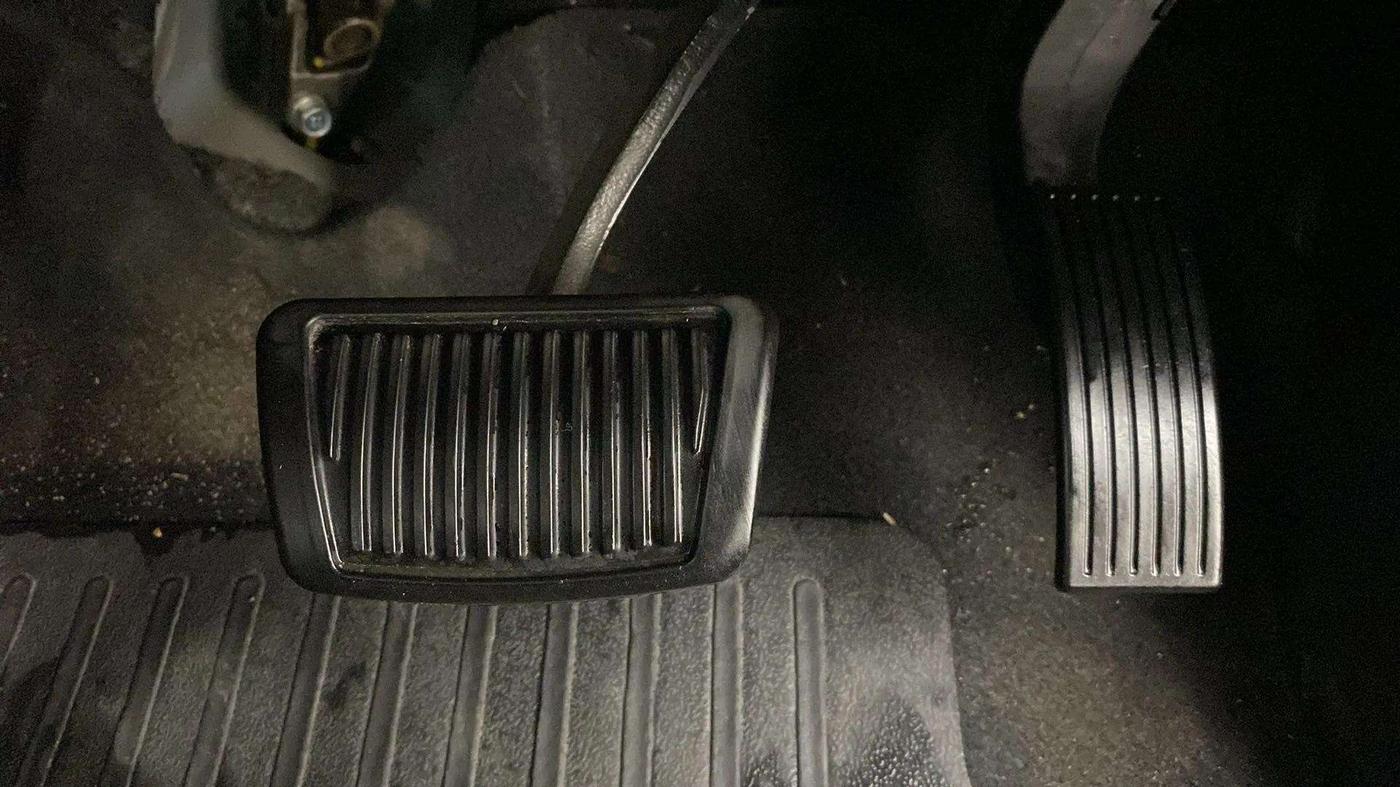 2019 Hyundai Grand i10 SPORTZ AT 1.2 KAPPA VTVT, CNG, Automatic, 24,318 km, Pedals
