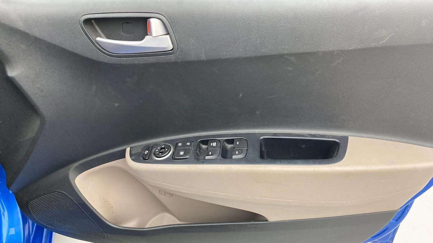 2019 Hyundai Grand i10 SPORTZ AT 1.2 KAPPA VTVT, CNG, Automatic, 24,318 km, Driver Side Door Panels Control