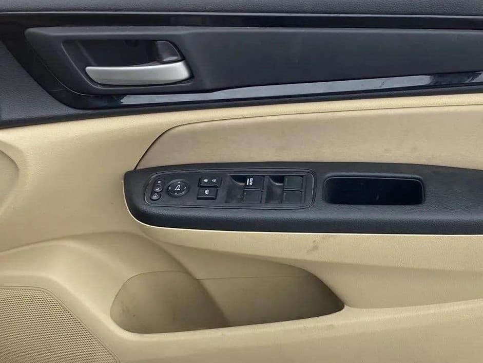 2020 Honda Amaze 1.2L I-VTEC S, Petrol, Manual, 30,046 km, Driver Side Door Panels Control