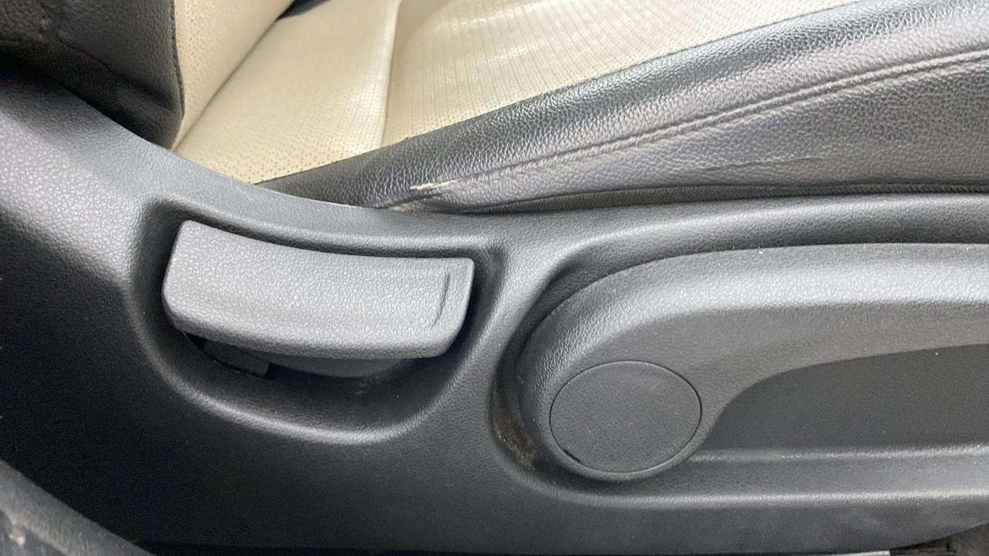 2018 Hyundai Verna 1.6 VTVT SX (O) AT, Petrol, Automatic, 97,468 km, Driver Side Adjustment Panel