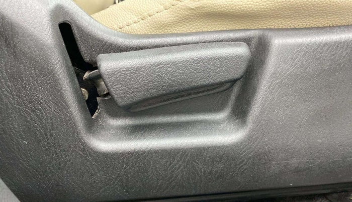 2019 Maruti Alto VXI, Petrol, Manual, 22,101 km, Driver Side Adjustment Panel