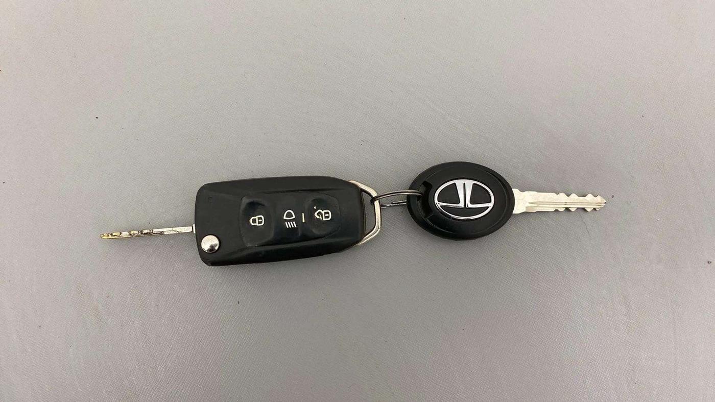 2017 Tata Tiago XZA PETROL, Petrol, Automatic, 75,593 km, Key Close Up
