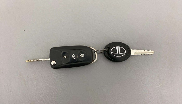 2017 Tata Tiago XZA PETROL, Petrol, Automatic, 75,593 km, Key Close Up
