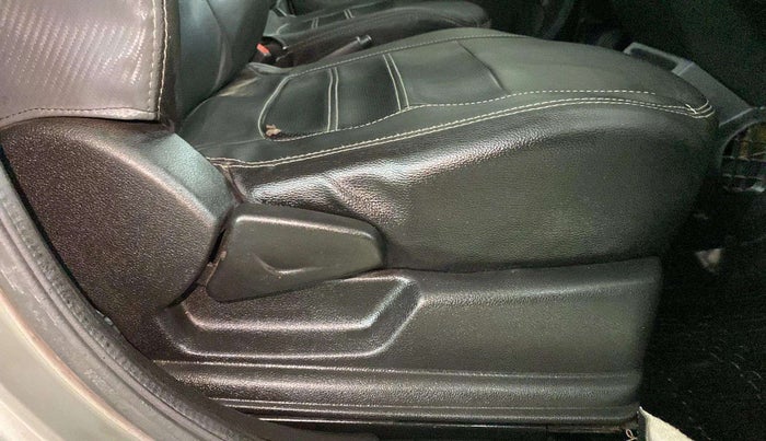 2017 Renault Kwid RXT 1.0 AMT (O), Petrol, Automatic, 63,629 km, Driver Side Adjustment Panel