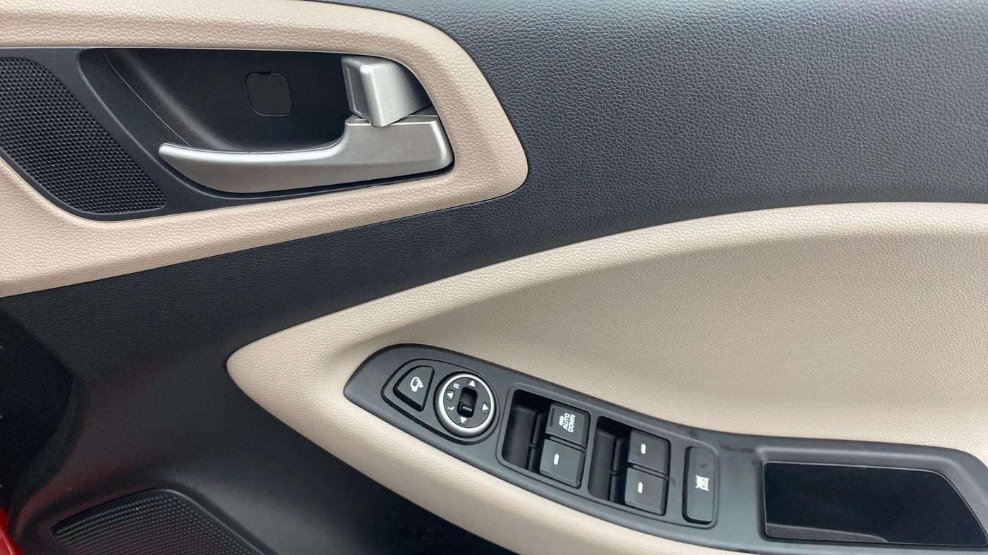 2019 Hyundai Elite i20 SPORTZ PLUS  1.2 CVT, Petrol, Automatic, 6,528 km, Driver Side Door Panels Control