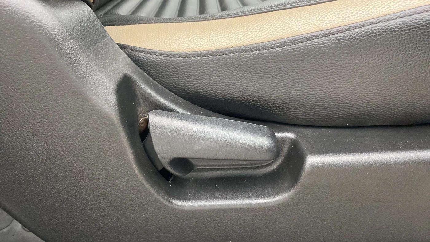 2017 Maruti Wagon R 1.0 VXI, CNG, Manual, 23,847 km, Driver Side Adjustment Panel
