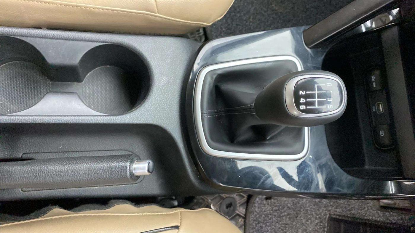 2020 KIA SELTOS HTK PLUS 1.5, Petrol, Manual, 74,791 km, Gear Lever
