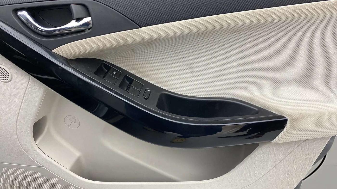 2020 Tata NEXON XZA PLUS (O) PETROL DUAL TONE, Petrol, Automatic, 29,419 km, Driver Side Door Panels Control