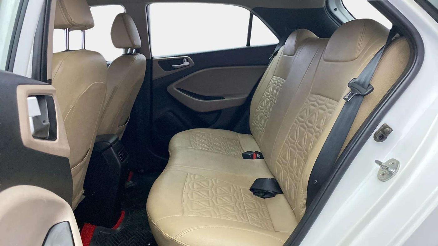 2019 Hyundai Elite i20 MAGNA PLUS 1.2, Petrol, Manual, 54,821 km, Right Side Rear Door Cabin