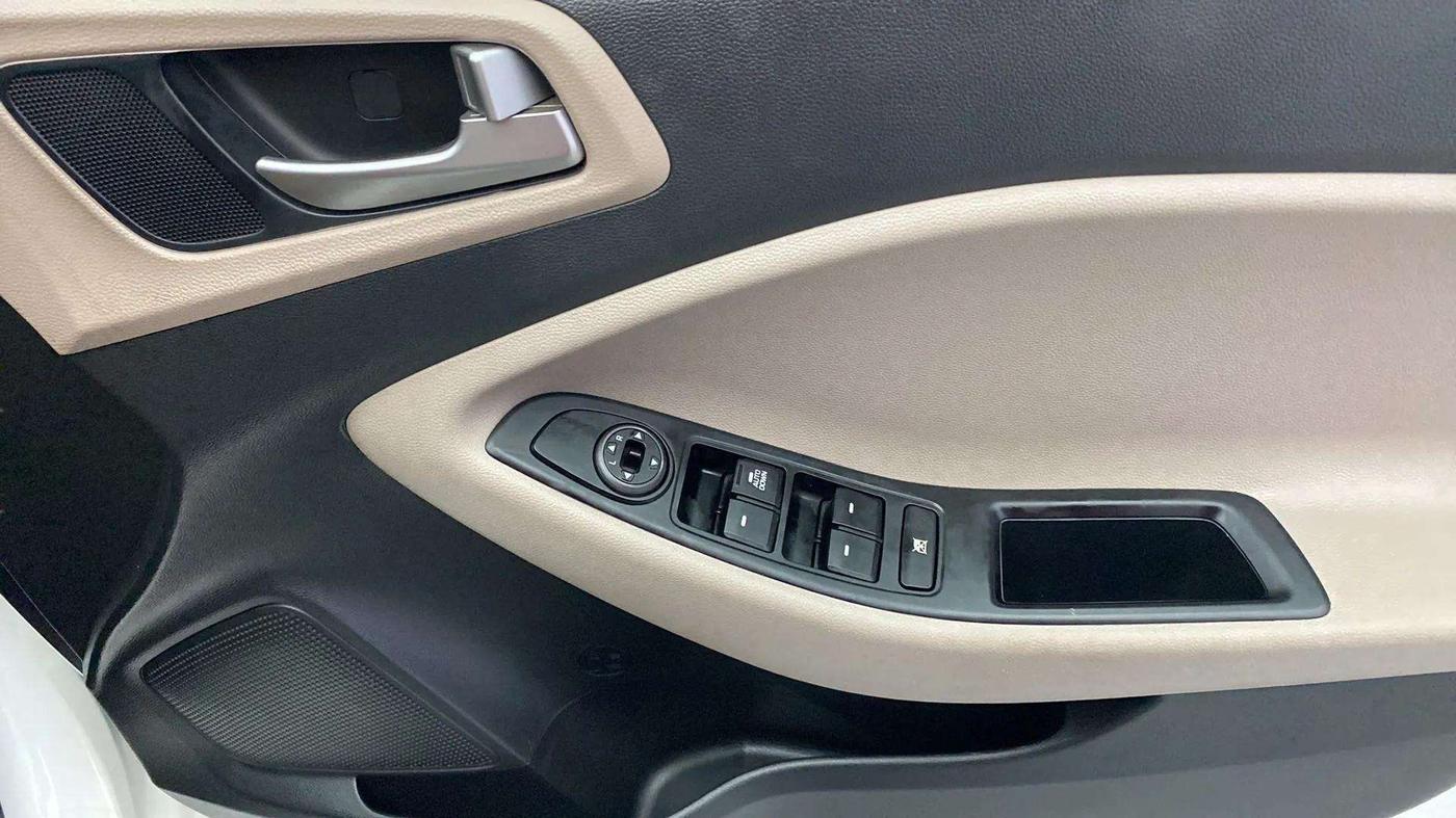 2019 Hyundai Elite i20 MAGNA PLUS 1.2, Petrol, Manual, 54,821 km, Driver Side Door Panels Control
