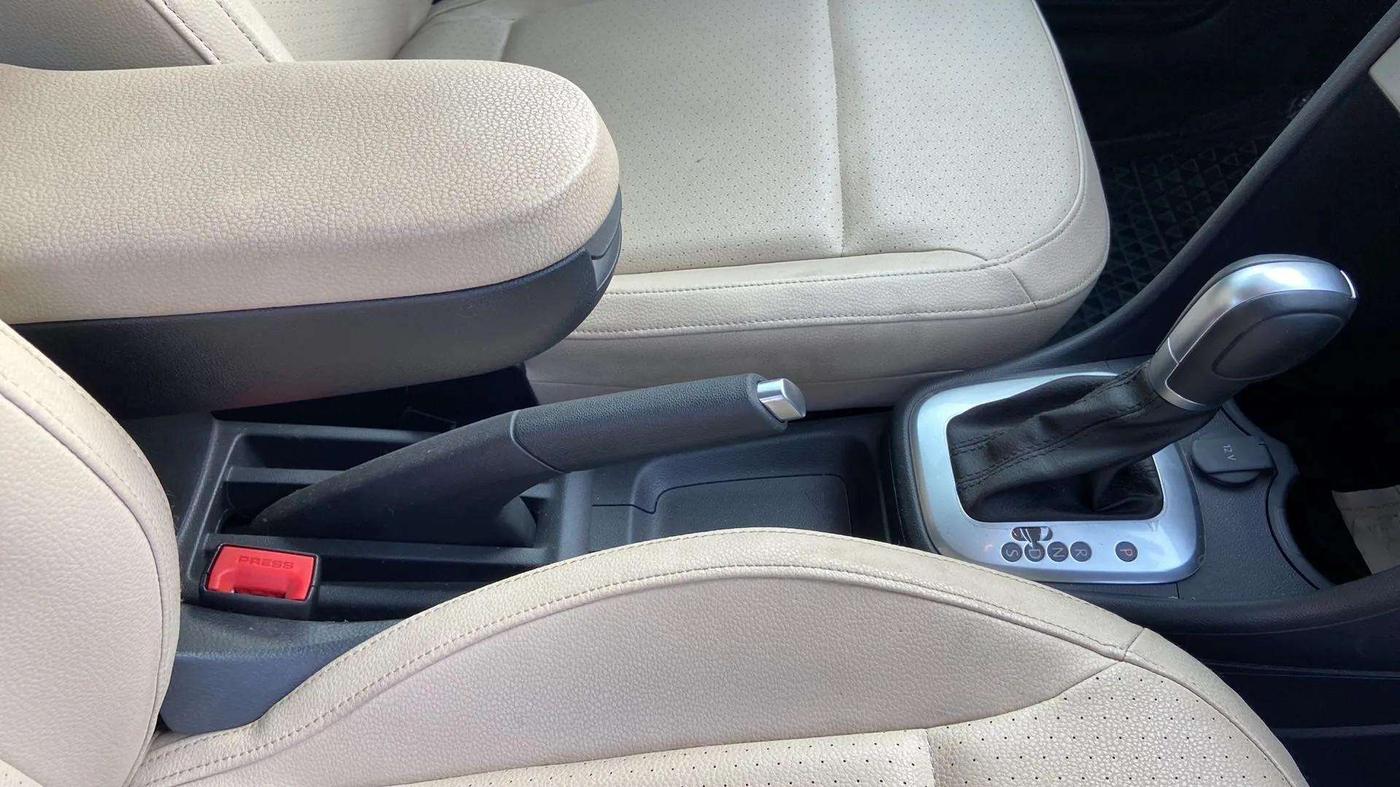 2021 Volkswagen Vento HIGHLINE PLUS 1.0L TSI AT, Petrol, Automatic, 21,825 km, Gear Lever