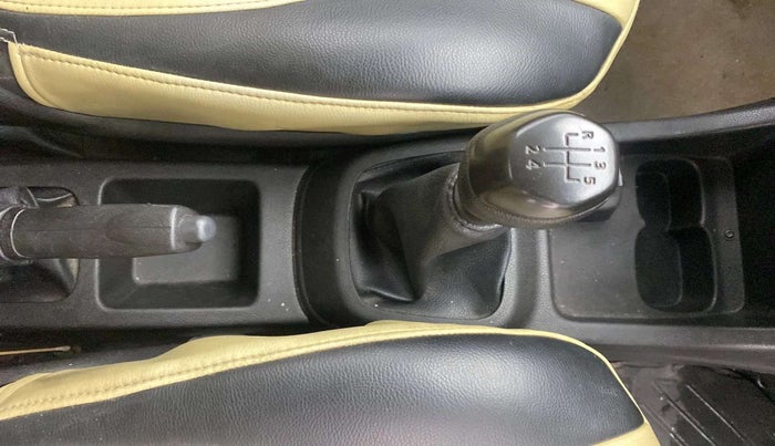 2017 Renault Kwid RXT 1.0, Petrol, Manual, 54,335 km, Gear Lever