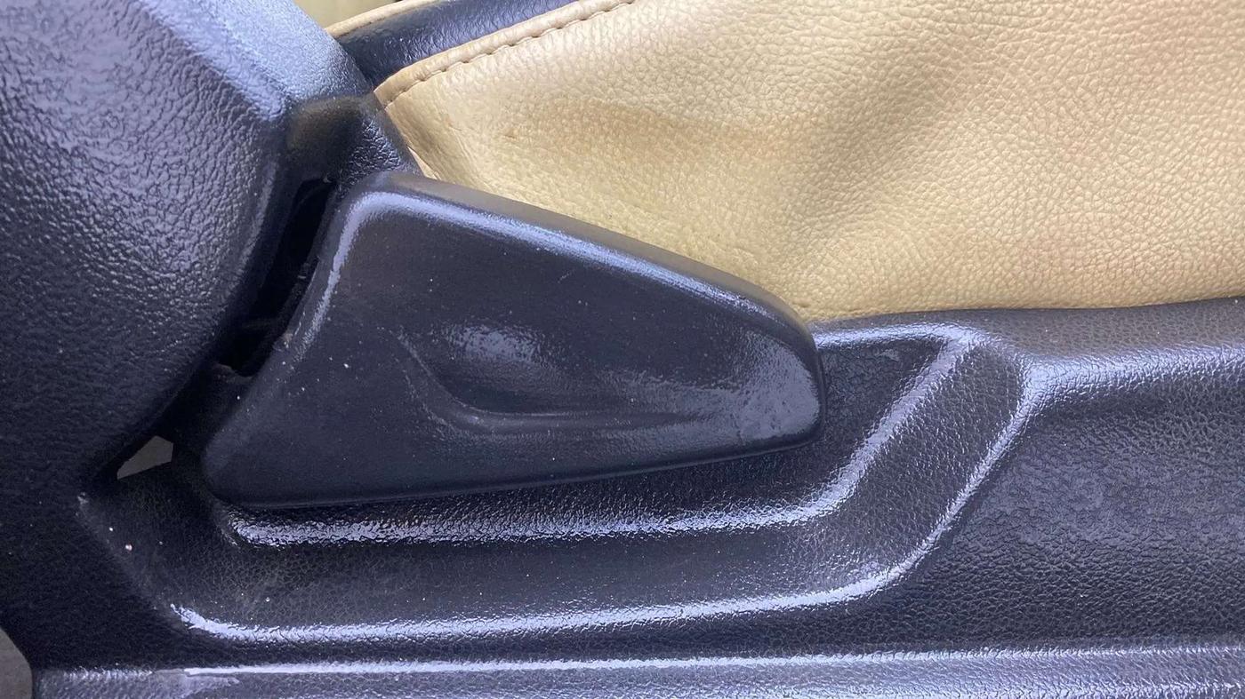 2017 Renault Kwid RXT 1.0, Petrol, Manual, 54,335 km, Driver Side Adjustment Panel
