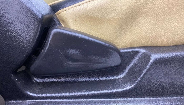 2017 Renault Kwid RXT 1.0, Petrol, Manual, 54,335 km, Driver Side Adjustment Panel