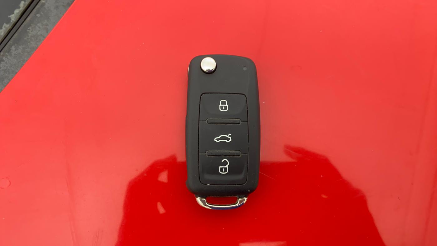 2019 Volkswagen Polo HIGHLINE PLUS 1.0 16 ALLOY, Petrol, Manual, 70,490 km, Key Close Up