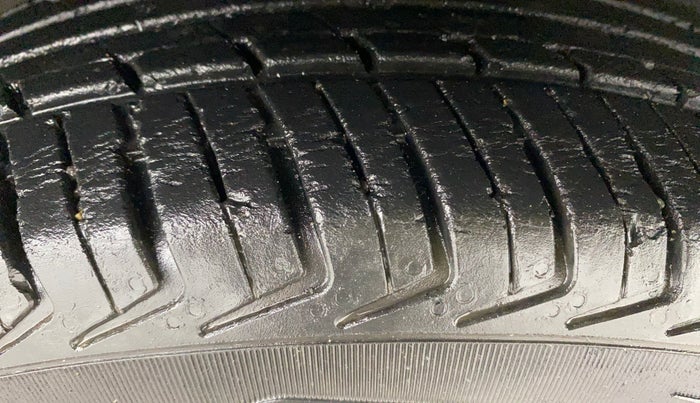 2018 Renault Kwid CLIMBER 1.0 AMT, Petrol, Automatic, 40,613 km, Right Front Tyre Tread