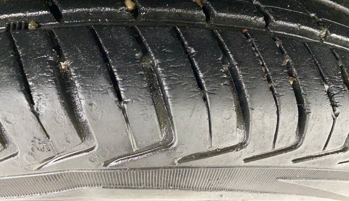 2018 Renault Kwid CLIMBER 1.0 AMT, Petrol, Automatic, 40,613 km, Right Rear Tyre Tread