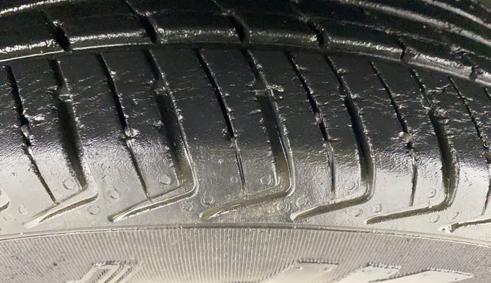 2018 Renault Kwid CLIMBER 1.0 AMT, Petrol, Automatic, 40,613 km, Left Front Tyre Tread