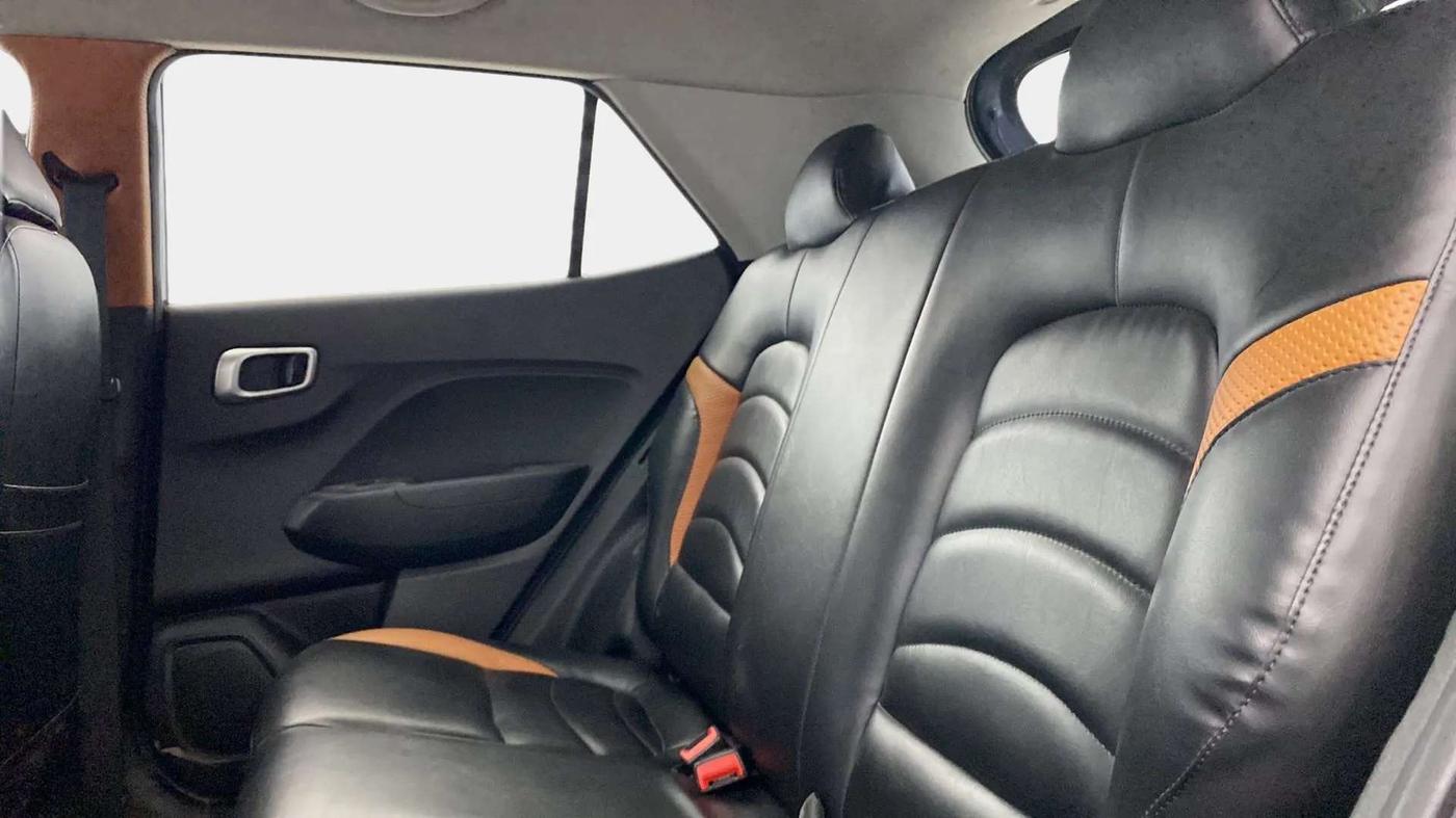 2019 Hyundai VENUE S 1.2, Petrol, Manual, 29,398 km, Right Side Rear Door Cabin