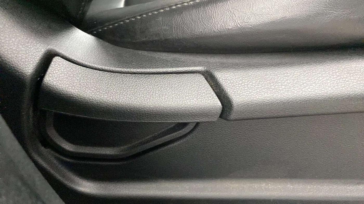 2019 Hyundai VENUE S 1.2, Petrol, Manual, 29,398 km, Driver Side Adjustment Panel