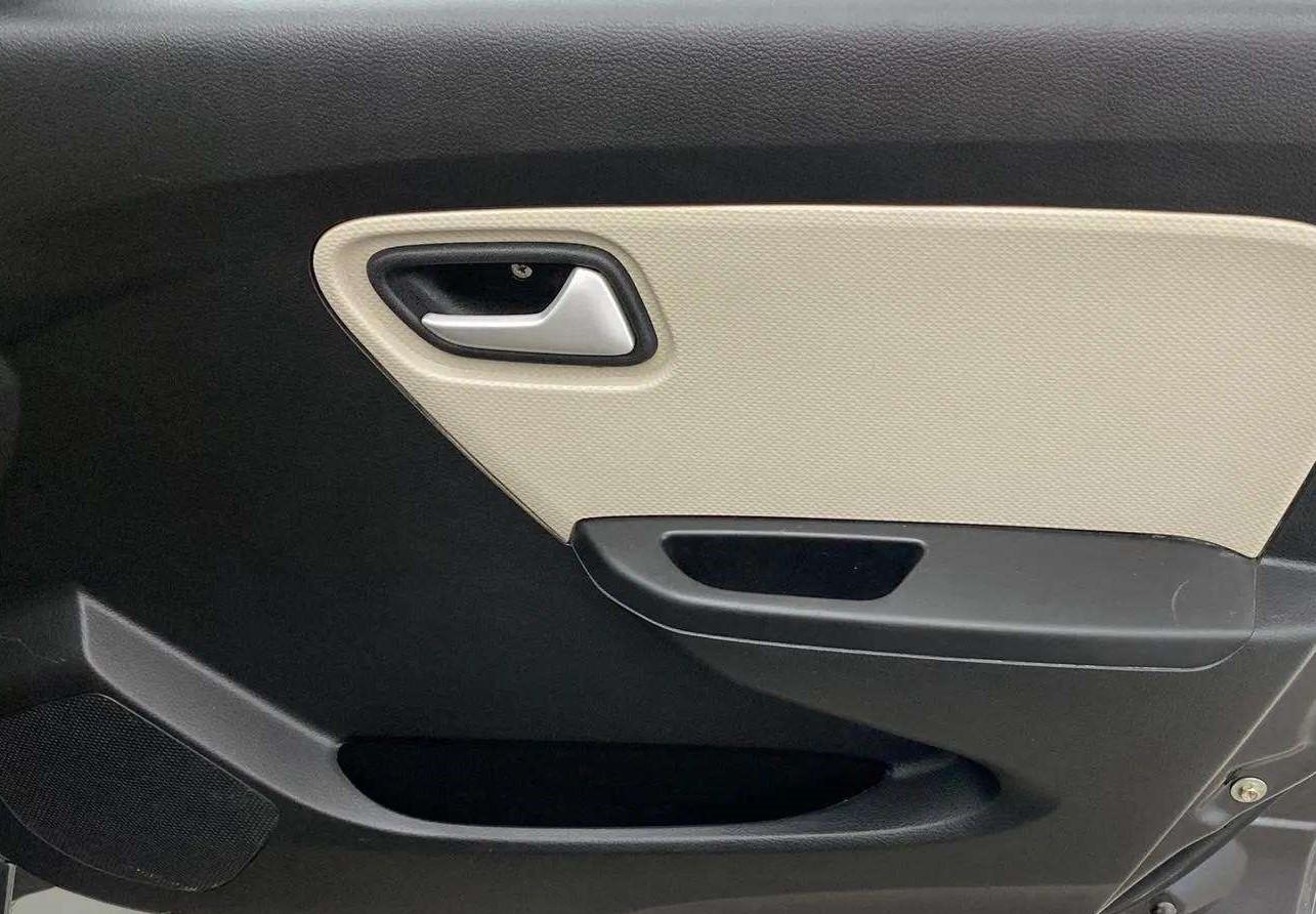 2022 Maruti Alto VXI, Petrol, Manual, 8,554 km, Driver Side Door Panels Control
