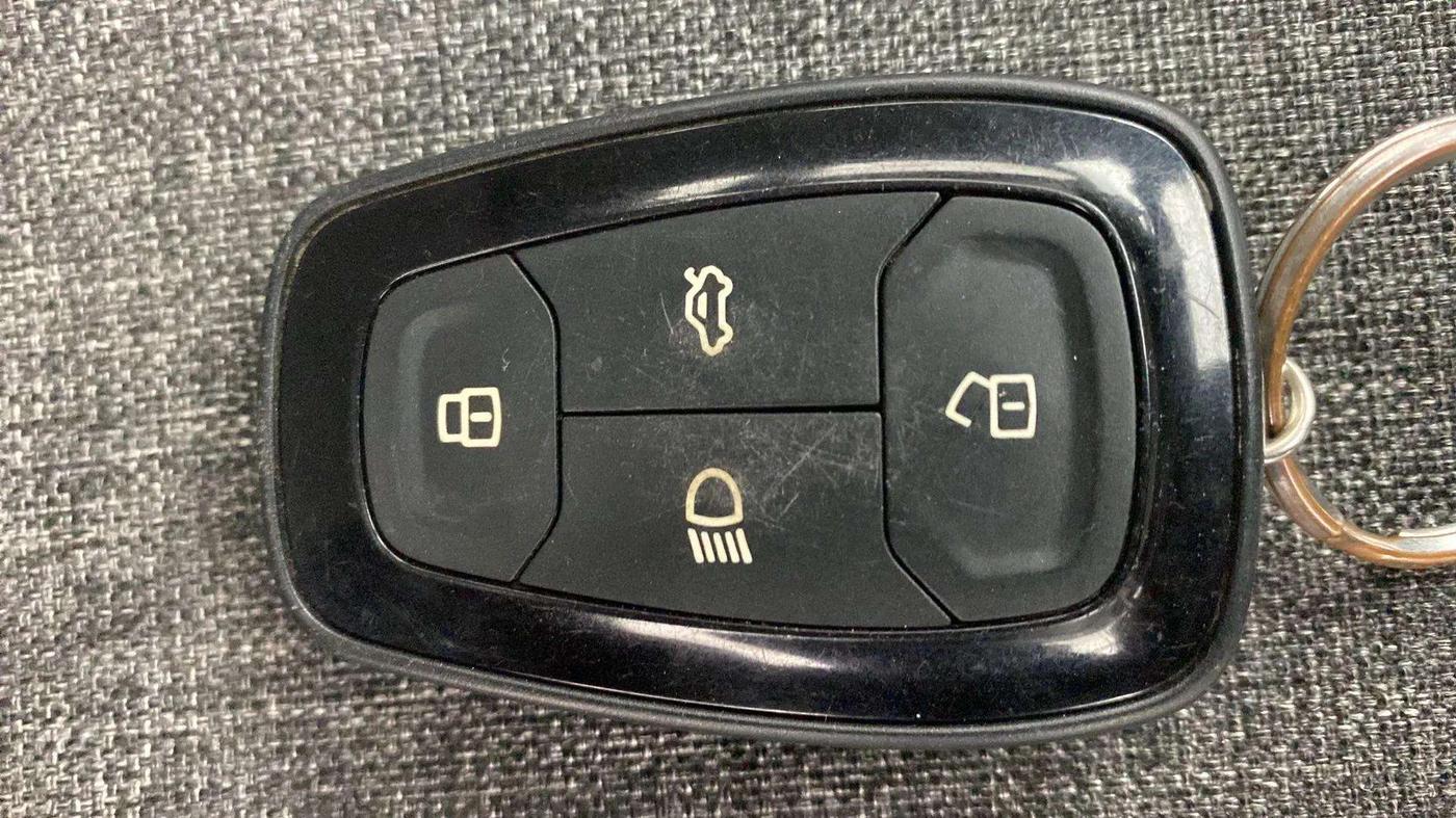 2020 Tata ALTROZ XZ PETROL, Petrol, Manual, 17,961 km, Key Close Up