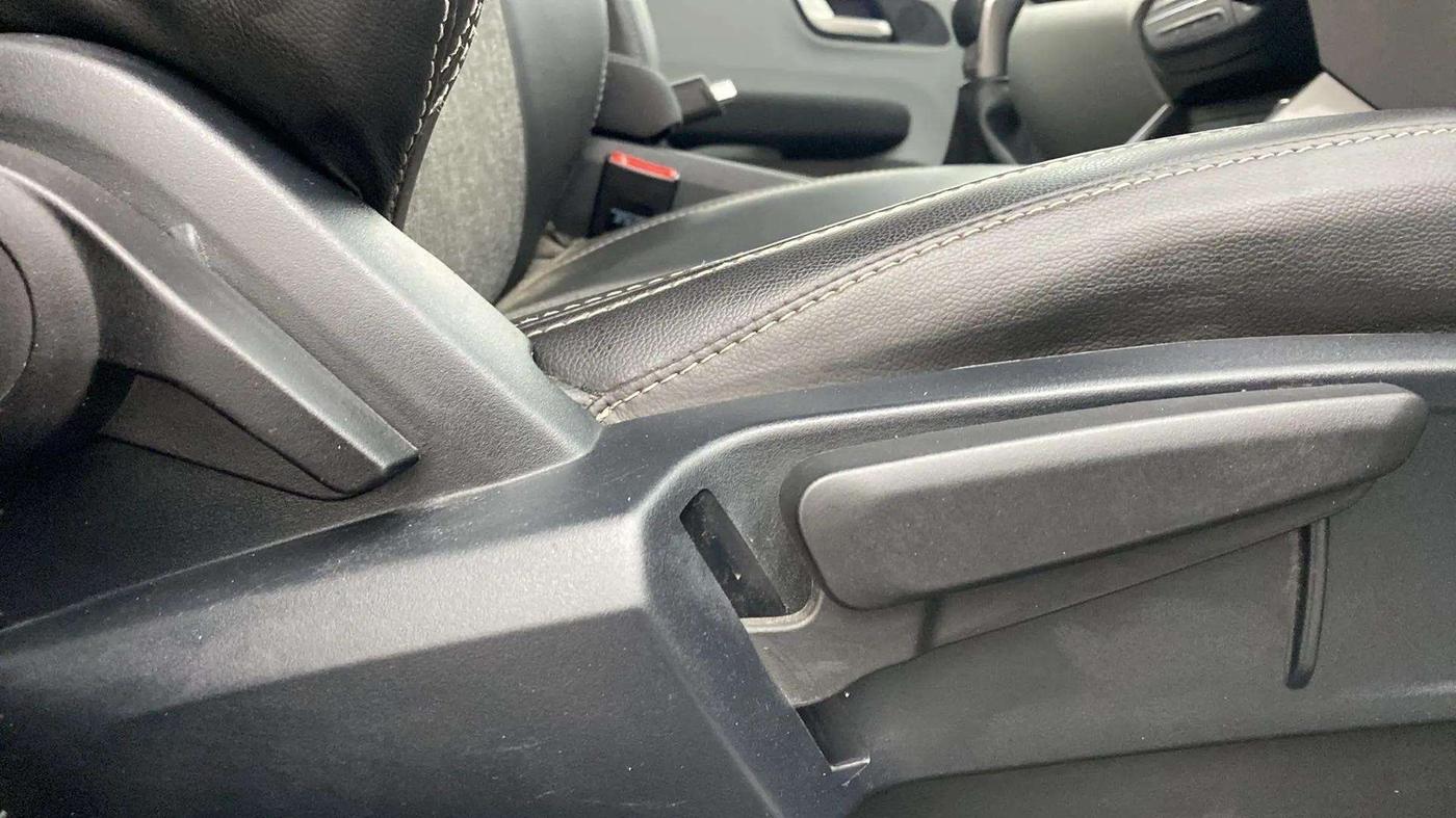 2020 Tata ALTROZ XZ PETROL, Petrol, Manual, 17,961 km, Driver Side Adjustment Panel