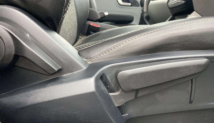 2020 Tata ALTROZ XZ PETROL, Petrol, Manual, 17,961 km, Driver Side Adjustment Panel