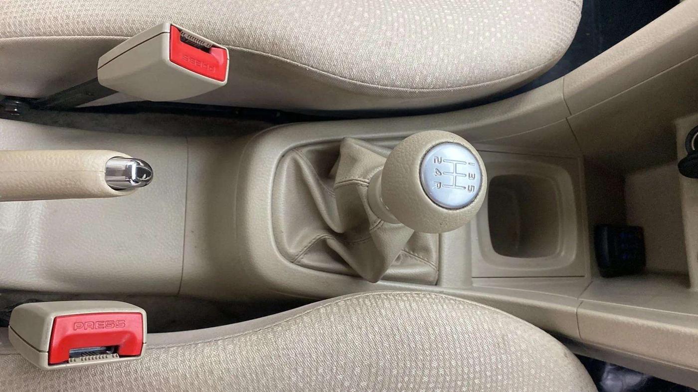 2013 Maruti Swift Dzire VXI, Petrol, Manual, 31,969 km, Gear Lever