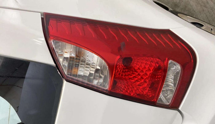 2014 Maruti Wagon R 1.0 VXI, Petrol, Manual, 28,961 km, Right tail light - Minor scratches