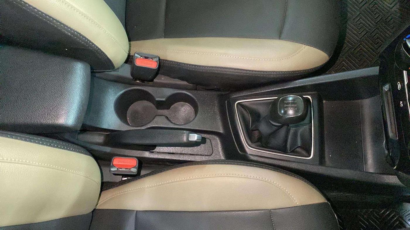 2019 Hyundai Elite i20 MAGNA PLUS 1.2, Petrol, Manual, 83,597 km, Gear Lever