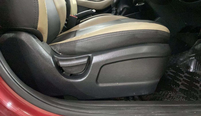 2019 Hyundai Elite i20 MAGNA PLUS 1.2, Petrol, Manual, 83,597 km, Driver Side Adjustment Panel