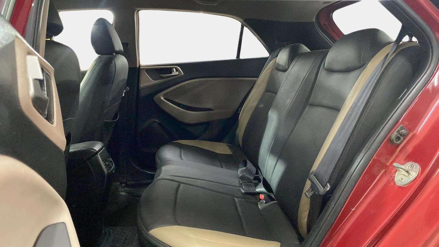 2019 Hyundai Elite i20 MAGNA PLUS 1.2, Petrol, Manual, 83,597 km, Right Side Rear Door Cabin
