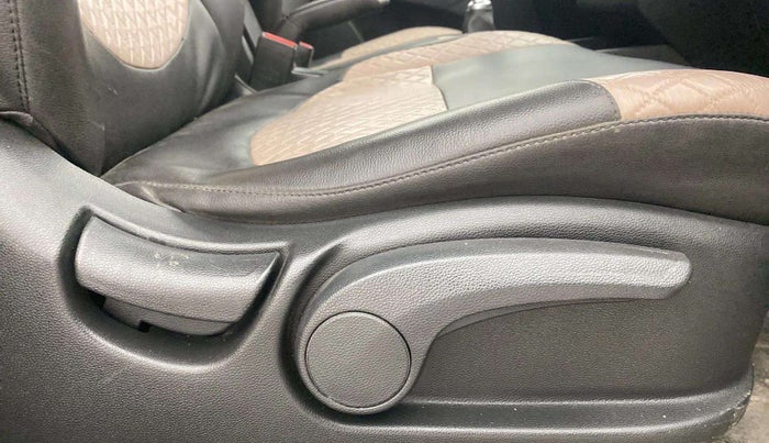 2016 Hyundai Creta SX PLUS 1.6 PETROL, Petrol, Manual, 97,671 km, Driver Side Adjustment Panel