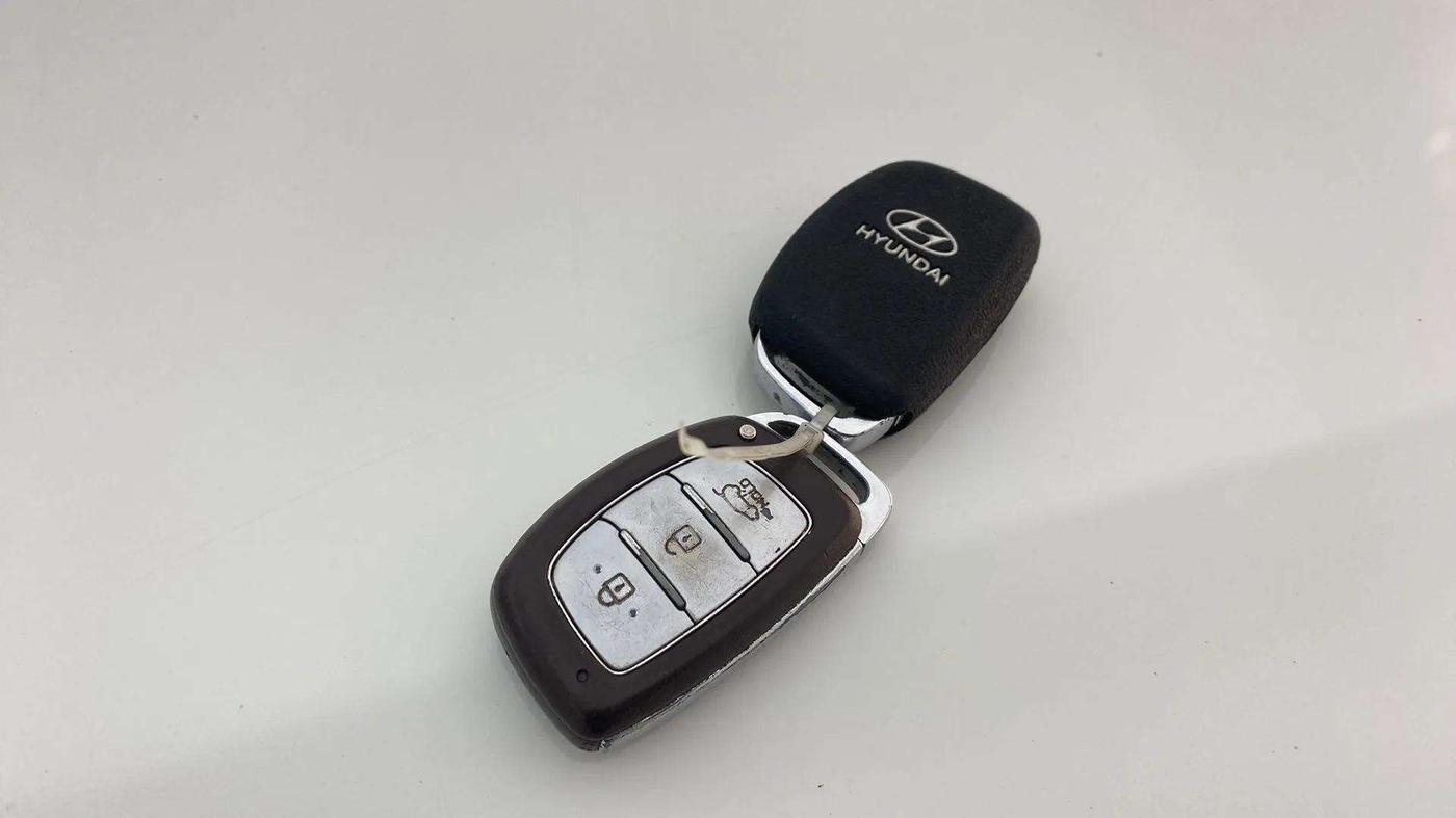 2016 Hyundai Creta SX PLUS 1.6 PETROL, Petrol, Manual, 97,671 km, Key Close Up