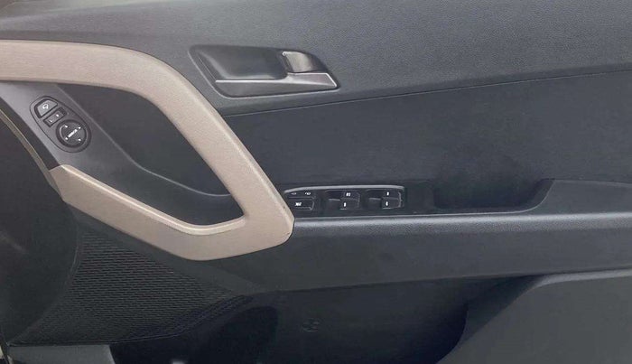 2016 Hyundai Creta SX PLUS 1.6 PETROL, Petrol, Manual, 97,671 km, Driver Side Door Panels Control