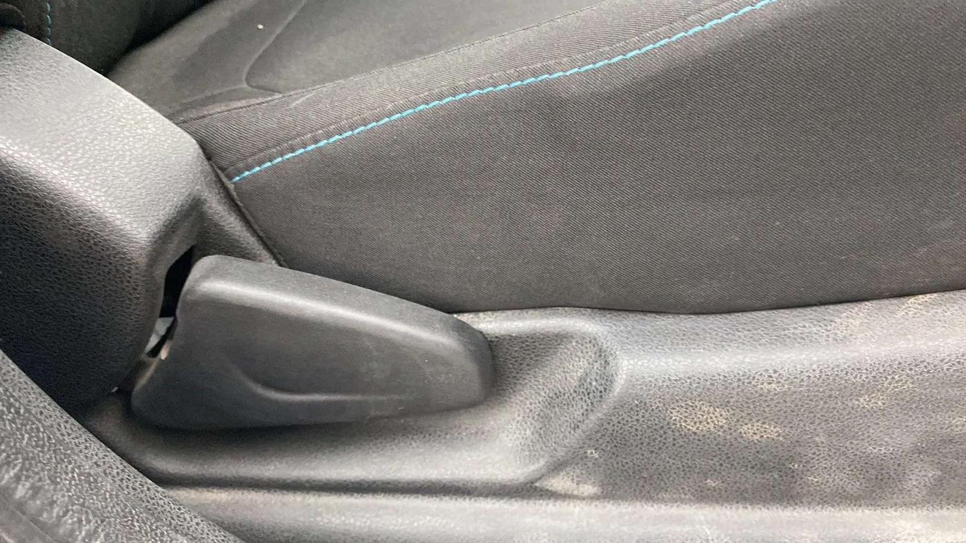 2020 Renault Kwid NEOTECH RXL 1.0 MT, Petrol, Manual, 32,246 km, Driver Side Adjustment Panel