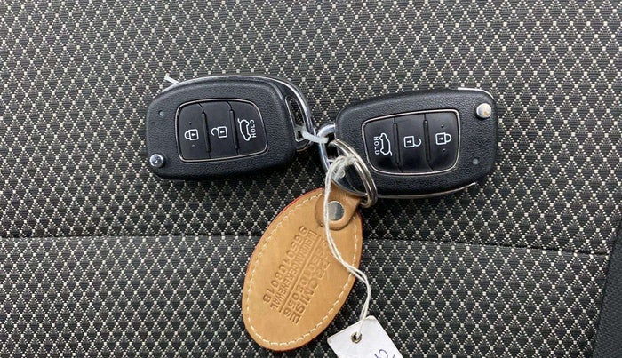 2017 Hyundai Creta E PLUS 1.6 PETROL, Petrol, Manual, 38,008 km, Key Close Up