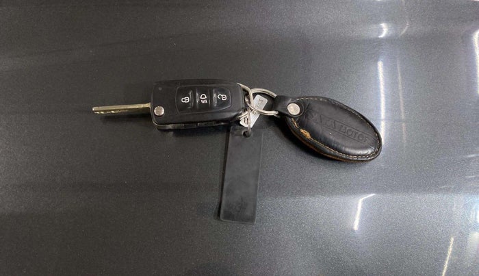 2022 Tata NEXON XMA PETROL, Petrol, Automatic, 26,952 km, Key Close Up