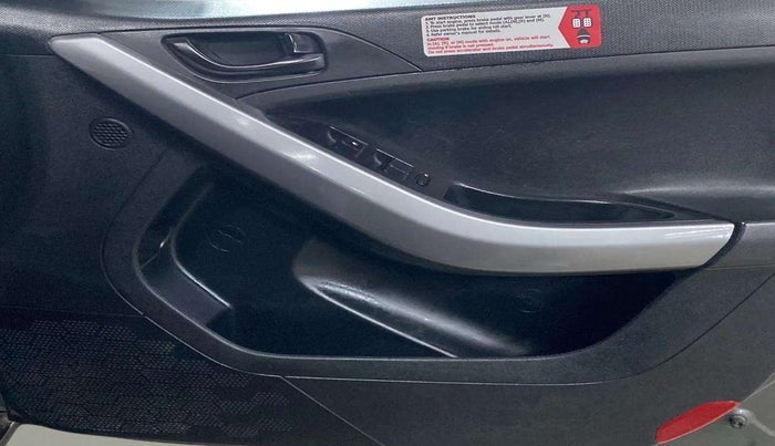 2022 Tata NEXON XMA PETROL, Petrol, Automatic, 26,952 km, Driver Side Door Panels Control