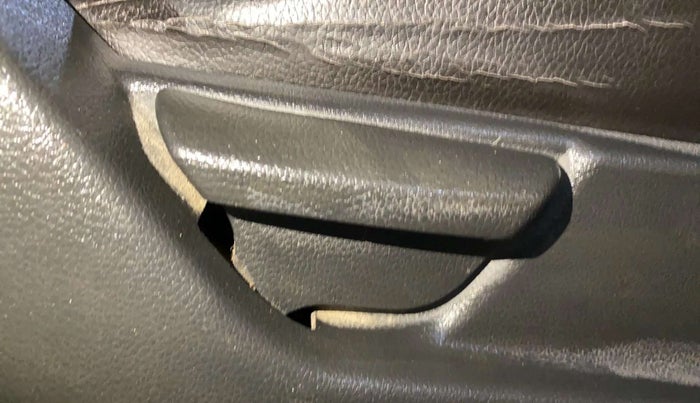 2014 Hyundai Eon ERA +, Petrol, Manual, 83,661 km, Driver Side Adjustment Panel