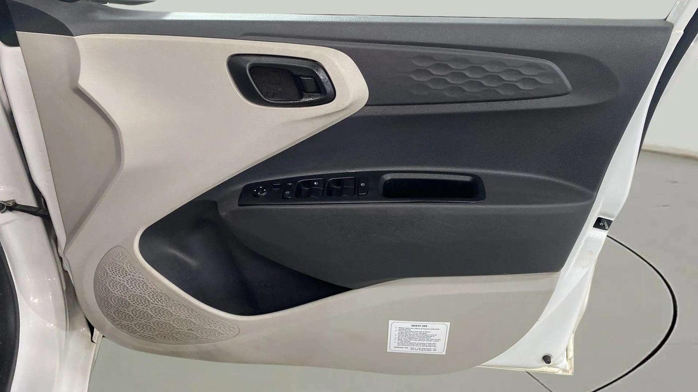2022 Hyundai AURA S 1.2 CNG, CNG, Manual, 23,346 km, Driver Side Door Panels Control