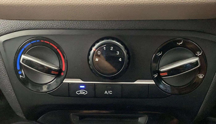 2015 Hyundai Elite i20 MAGNA 1.2, Petrol, Manual, 58,278 km, AC Unit - Front vent has minor damage