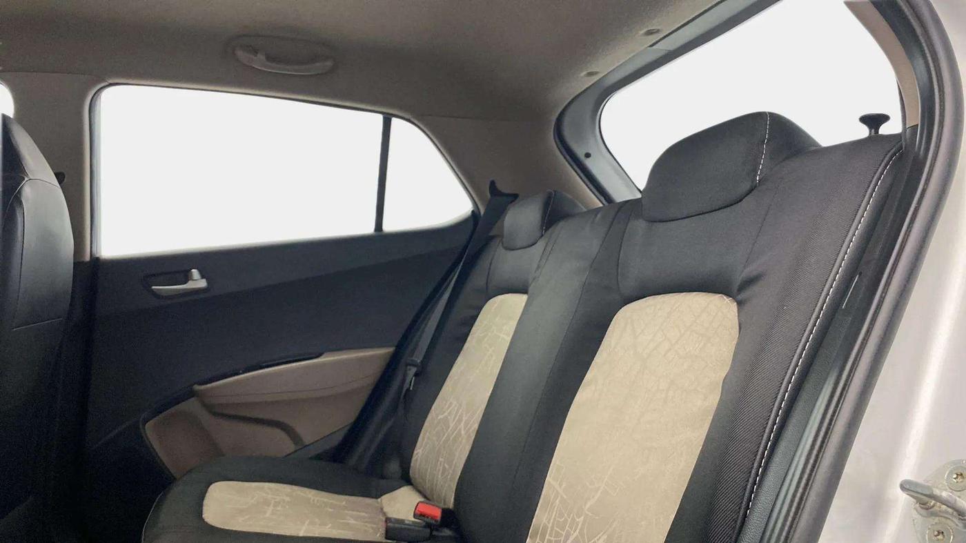 2015 Hyundai Grand i10 SPORTZ 1.2 KAPPA VTVT, Petrol, Manual, 98,625 km, Right Side Rear Door Cabin