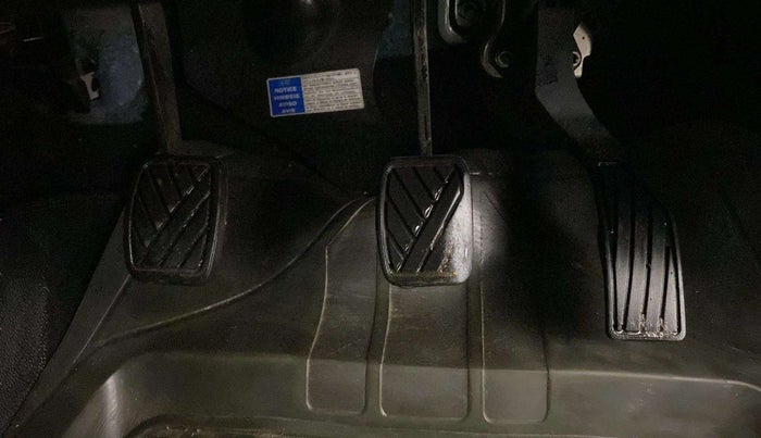 2015 Maruti Swift ZXI, Petrol, Manual, 35,622 km, Pedals